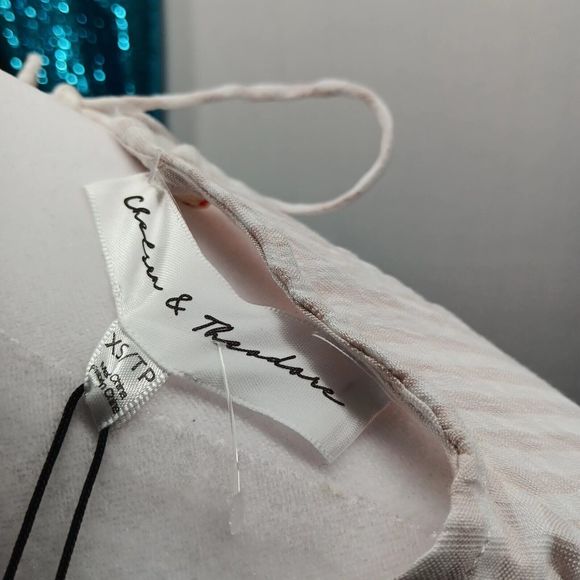 NWT Chelsea & Theodore Women SZ XS Taupe Striped Blouse Flutter Sleeves $68 MSRP - Picture 9 of 13